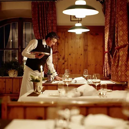 Goldene Rose Karthaus Hotel Senales